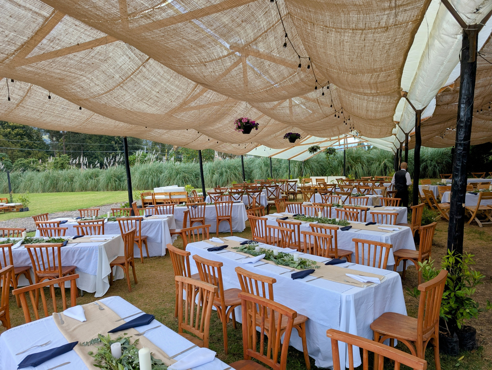 Recepción bajo carpa elegante